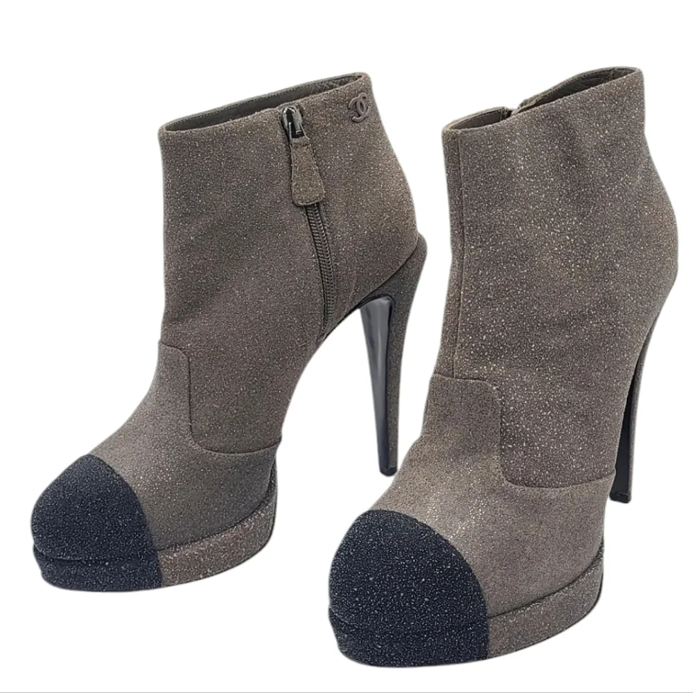 CHANEL CC Logo Cap Toe Suede Platform Ankle Boots Two Tone Booties Gray 40 - Picture 4 of 15